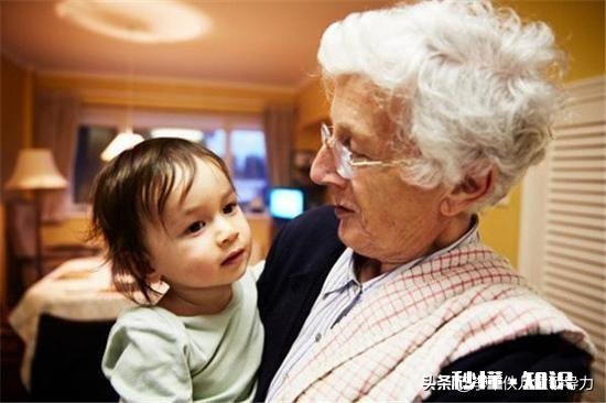 老人带孩子有哪些弊端呢