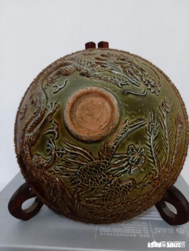 如何鉴赏宋代官窑瓷器