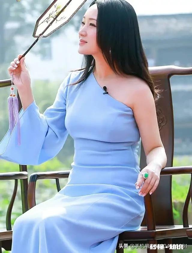 你用哪些美女当手机封面