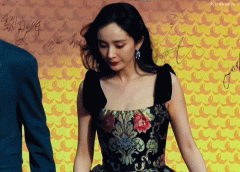 你用哪些美女当手机封面