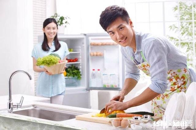 电视相亲节目中，为什么听到男生会做饭，即是暖男又会加分受到青睐