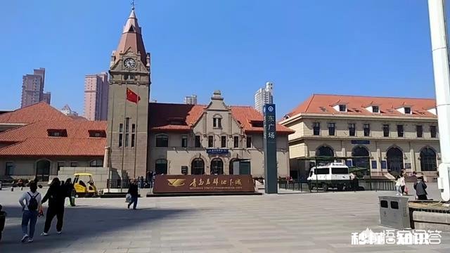 想去青岛玩，主要是想去海边玩，坐火车到青岛站还是北站呢怎么规划路线比较好