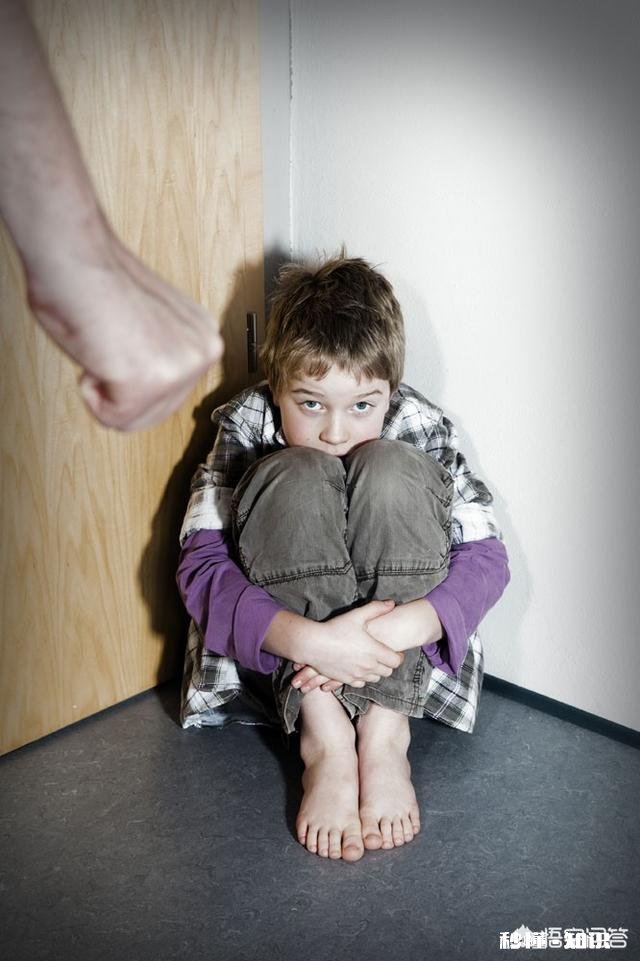孩子在学校挨打了，家长应该如何看待和处理这件事