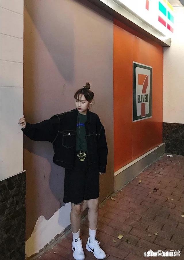 牛仔裤，牛仔衣服配什么样的头发好看