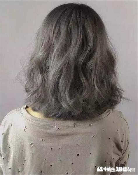 牛仔裤，牛仔衣服配什么样的头发好看