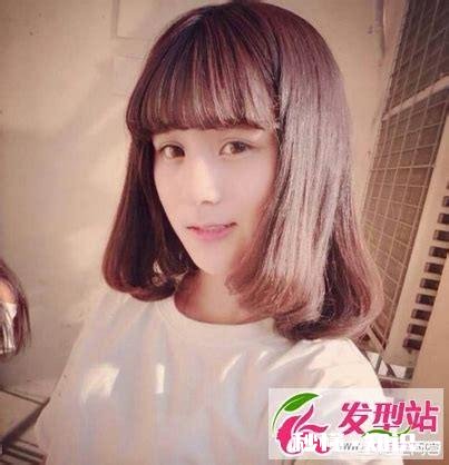 牛仔裤，牛仔衣服配什么样的头发好看