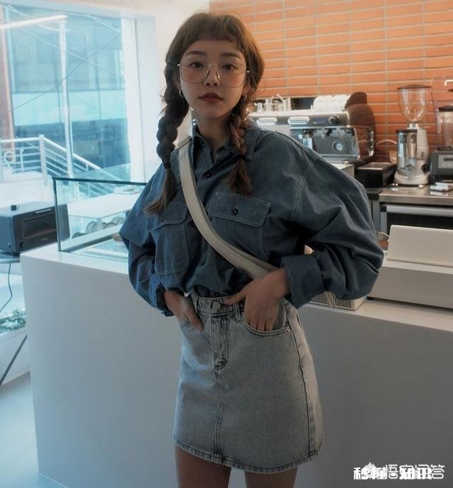 牛仔裤，牛仔衣服配什么样的头发好看