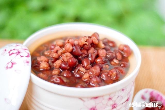 33岁，油皮，偶尔长痘，有没有推荐的护肤品