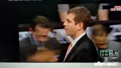 对于原定23日晚19点30分播出的《乡村爱情11》后改为28日播出，你怎么看