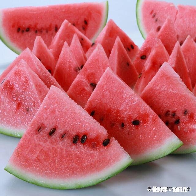 你认为在夏天最必不可少的水果是什么