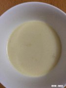 怎么做一道家常美味的鲜鱼汤，汤色白，微微辣，营养丰富的那种