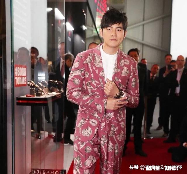 周杰伦粉丝和蔡徐坤粉丝微博超话打榜battle，你们觉得谁会赢