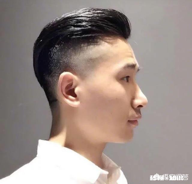 男生卷发适合留侧背头吗发质偏软，需不需要烫