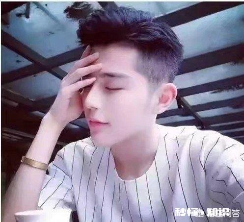 男生卷发适合留侧背头吗发质偏软，需不需要烫