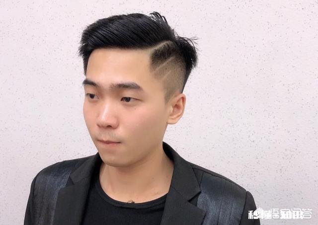 男生卷发适合留侧背头吗发质偏软，需不需要烫