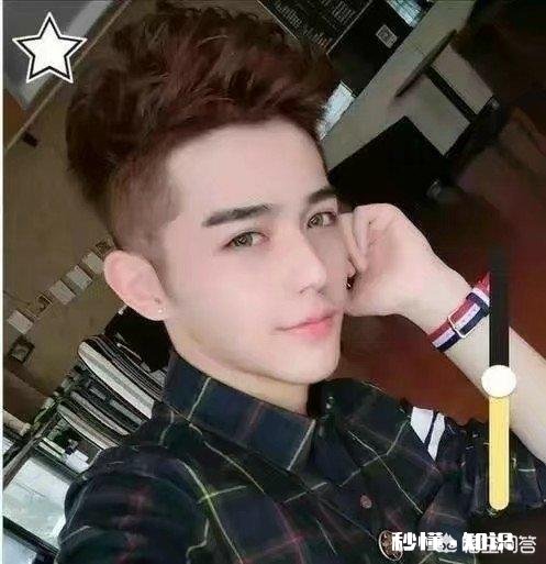 男生卷发适合留侧背头吗发质偏软，需不需要烫