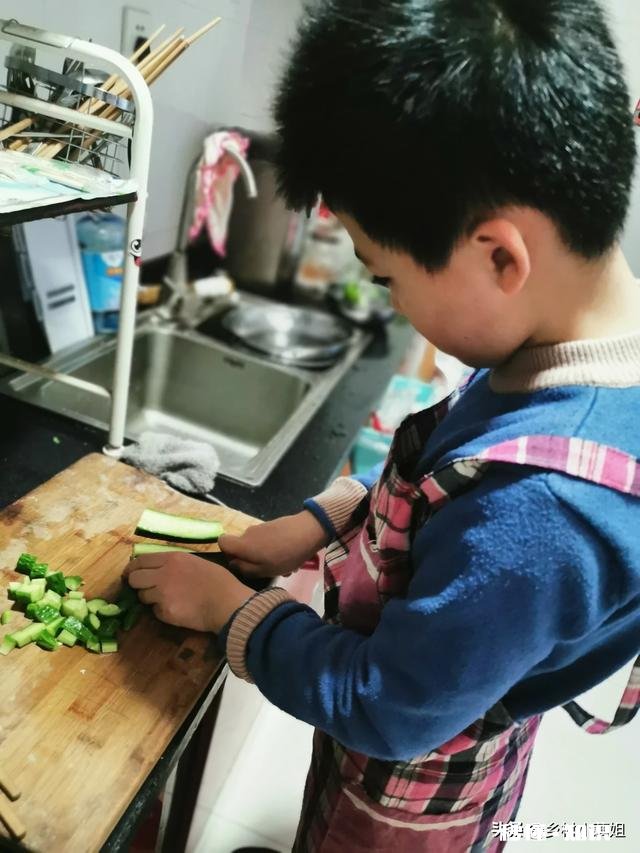 五岁小孩嗓子反复发炎每次都发烧39度，十天一次有两年了怎么办