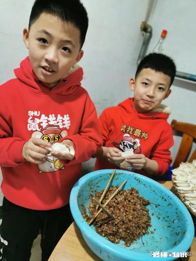 五岁小孩嗓子反复发炎每次都发烧39度，十天一次有两年了怎么办