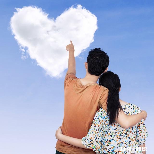 如果你20年前的初恋联系你，而你心里也想见他，你会赴约吗