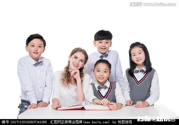 初一的女生跟自己的任课老师有矛盾，该如何教育家长怎么办