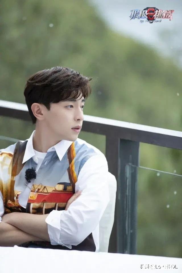 如何看待邓伦因为今年参加综艺节目太多演戏太少，粉丝脱粉事件