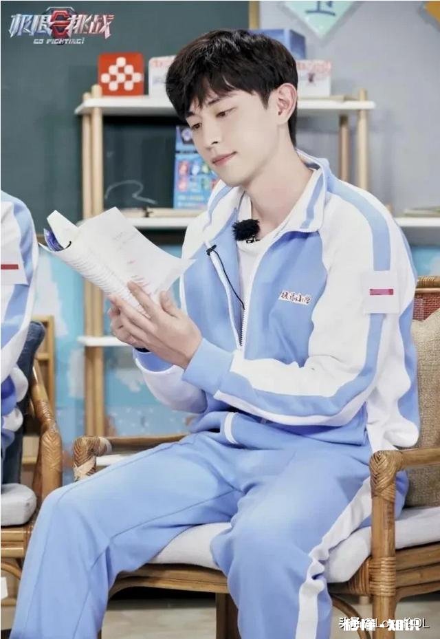 如何看待邓伦因为今年参加综艺节目太多演戏太少，粉丝脱粉事件