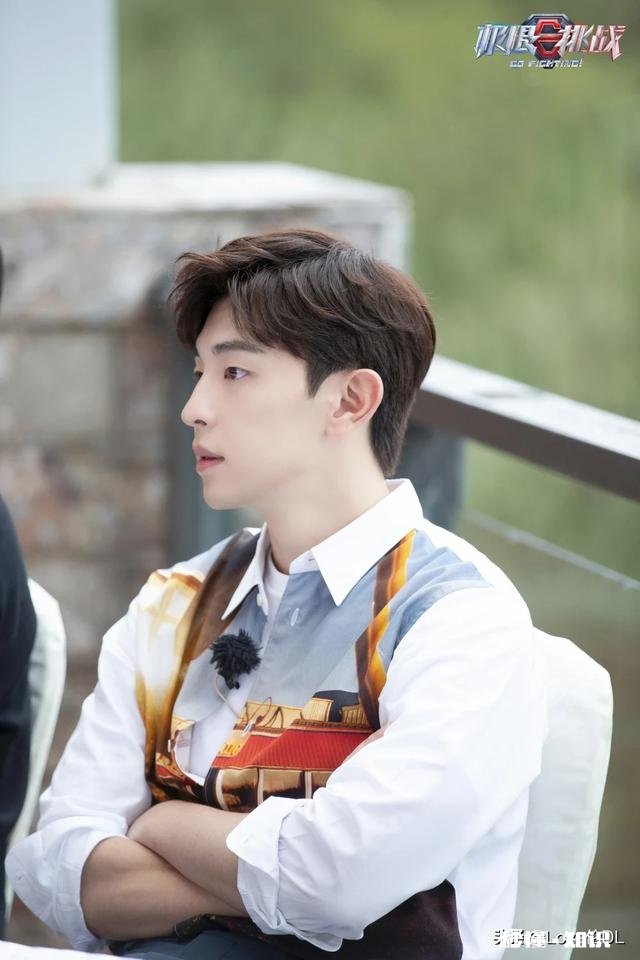 如何看待邓伦因为今年参加综艺节目太多演戏太少，粉丝脱粉事件