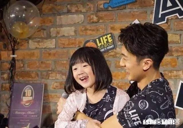 有哪几位明星你以为是小鲜肉，其实已当爹