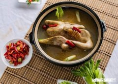 鸭子煲汤放什么好秋季?鸭子煲汤放什么好