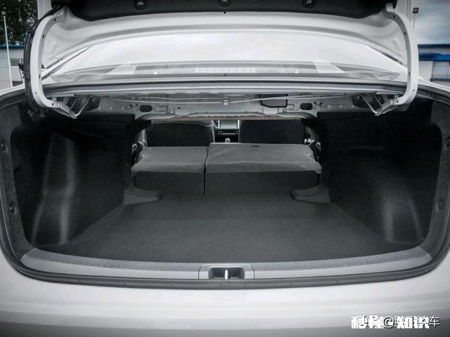 想买一个家用，轿车，对安全性要求高一点，配置丰富一点的合资车，最好价格不超过13万的，有什么推荐