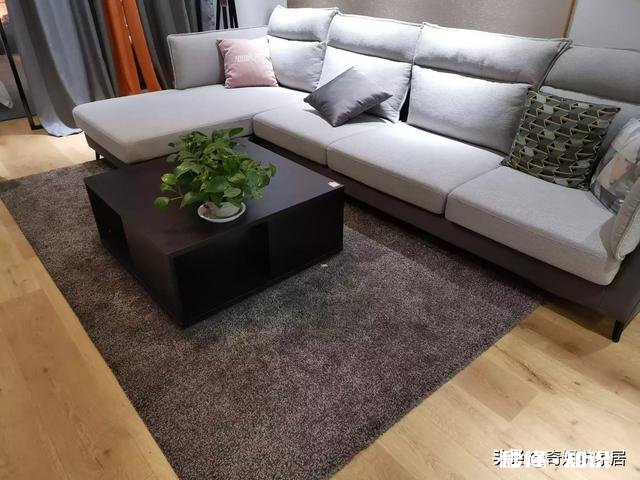 布料沙发，溅上西红柿汁液，怎样洗下去