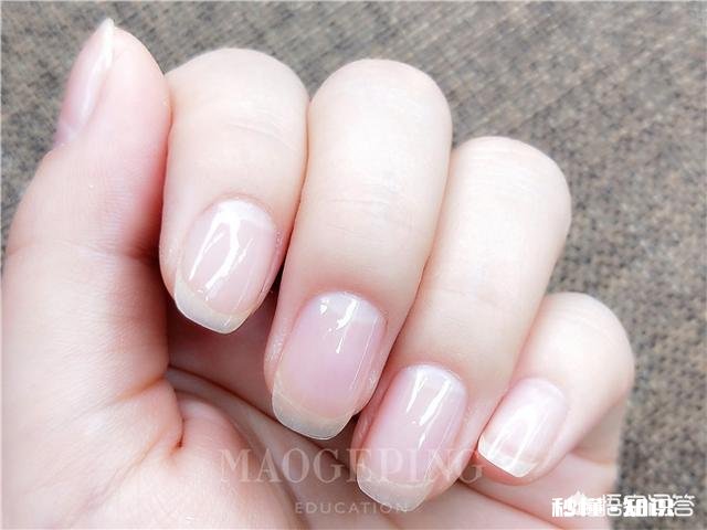 有哪些简约漂亮的美甲推荐