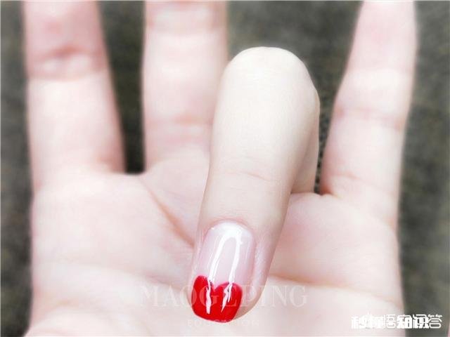 有哪些简约漂亮的美甲推荐