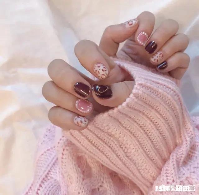 有哪些简约漂亮的美甲推荐