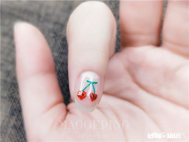 有哪些简约漂亮的美甲推荐