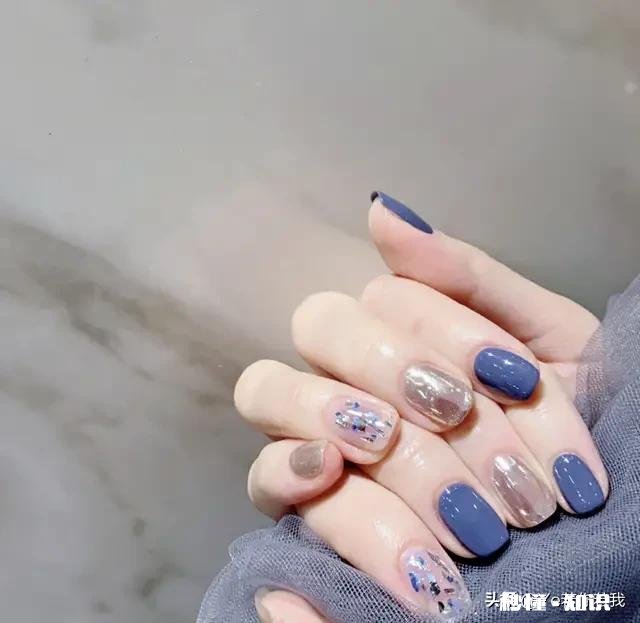 有哪些简约漂亮的美甲推荐