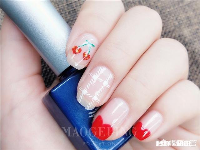 有哪些简约漂亮的美甲推荐