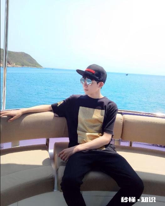 你们最喜欢的男明星是谁和最喜欢的女明星分别是谁