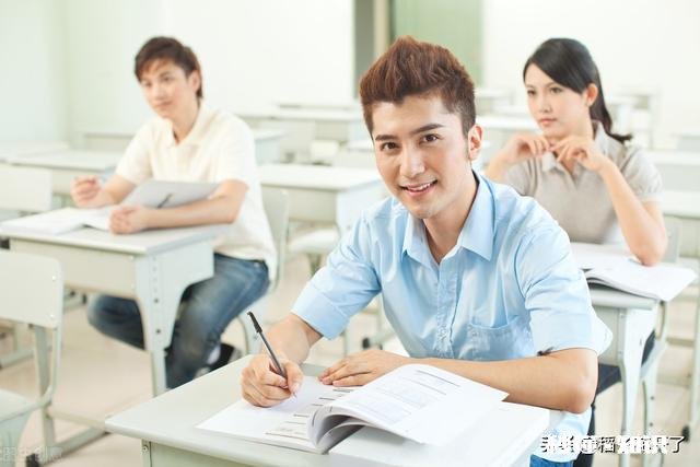 我是高中生，高中被一女生喜欢了怎么办