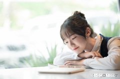 我是高中生，高中被一女生喜欢了怎么办