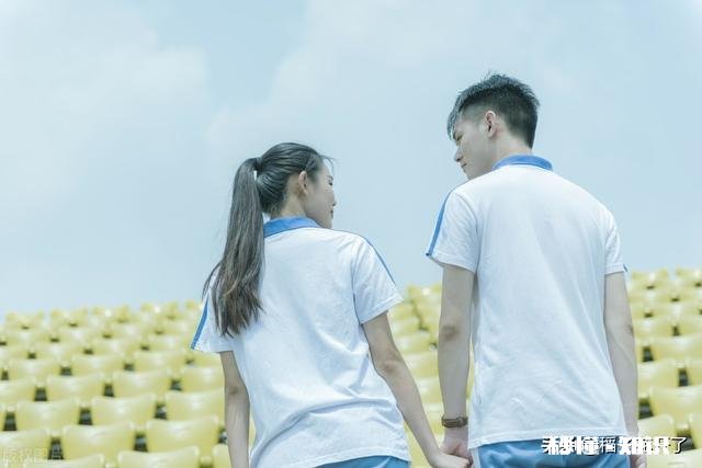 我是高中生，高中被一女生喜欢了怎么办