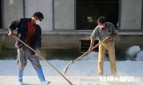 火碱受潮还能用猪舍消毒吗