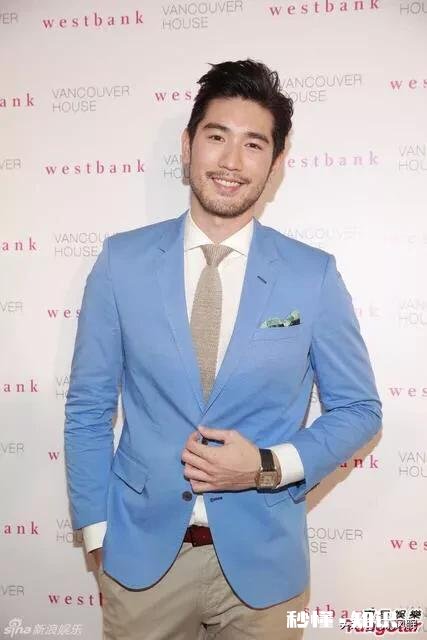 她 爱豆在你心中是什么样的存在? 你是因为什么而粉上他的