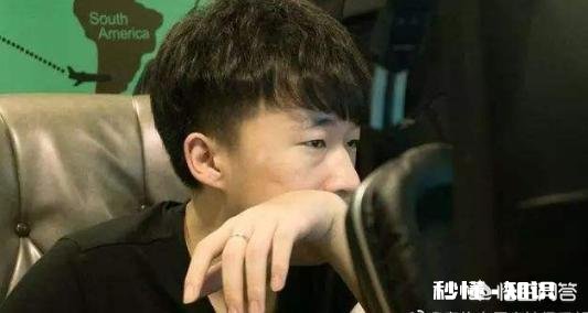 英雄联盟音乐节既颁奖之夜RNG小虎全程陪跑，网友说混子不配拿奖，你怎么看