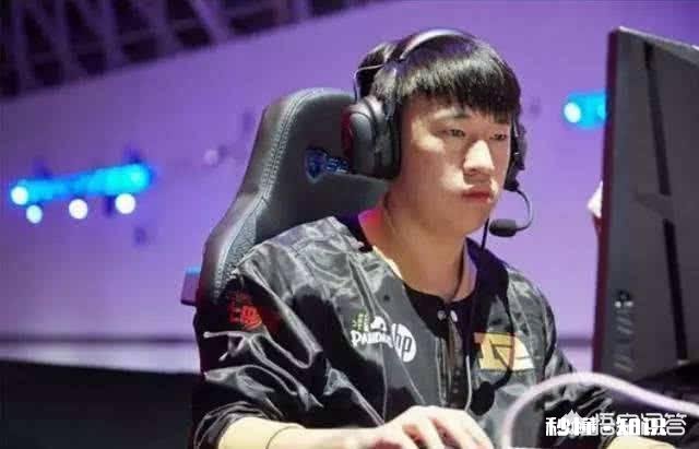 英雄联盟音乐节既颁奖之夜RNG小虎全程陪跑，网友说混子不配拿奖，你怎么看