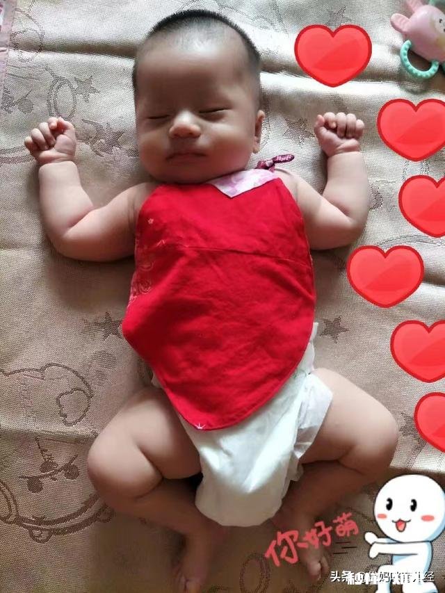 四个月宝宝的腿纹还是不对称，该怎么办啊