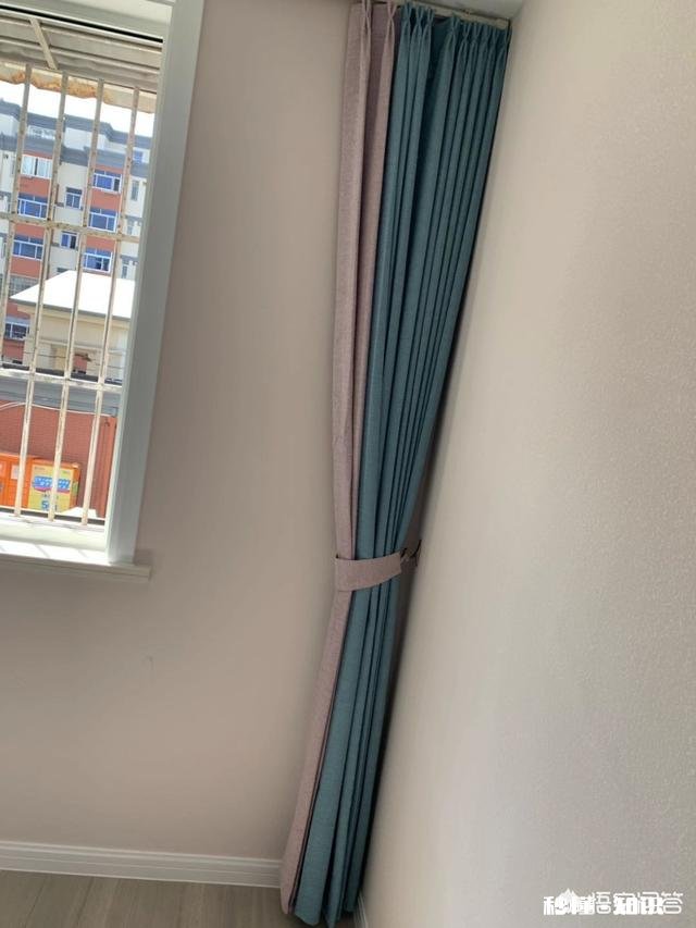 你说房间的窗户为什么都喜欢挂窗帘难道仅仅是遮挡光线、防进灰尘吗