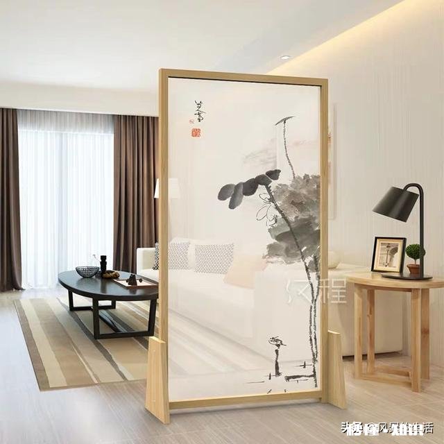 你说房间的窗户为什么都喜欢挂窗帘难道仅仅是遮挡光线、防进灰尘吗