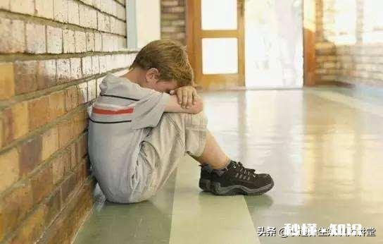 父母为了教育，当着孩子的面毁了他心爱的东西是对还是错，为什么