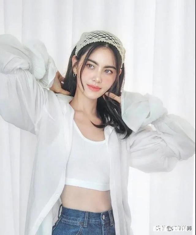 透视上衣配什么下装好看